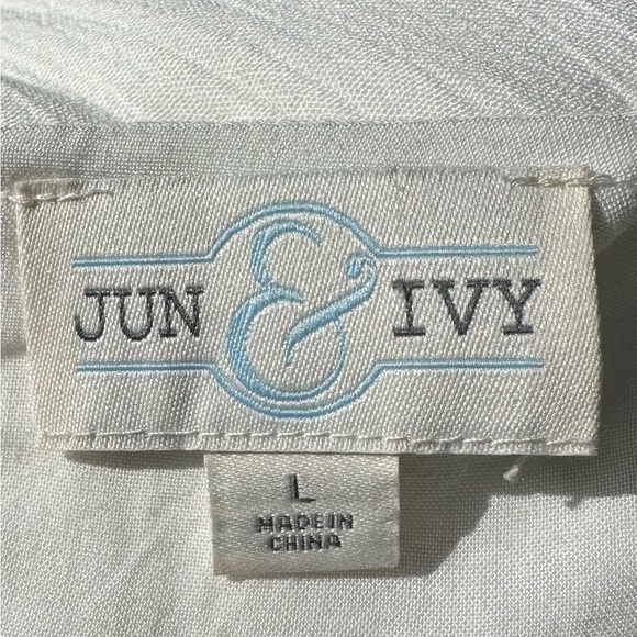 Jun & Ivy Short Sleeve V-Neck‎ Embroidered Romper Size Large - Picture 5 of 7